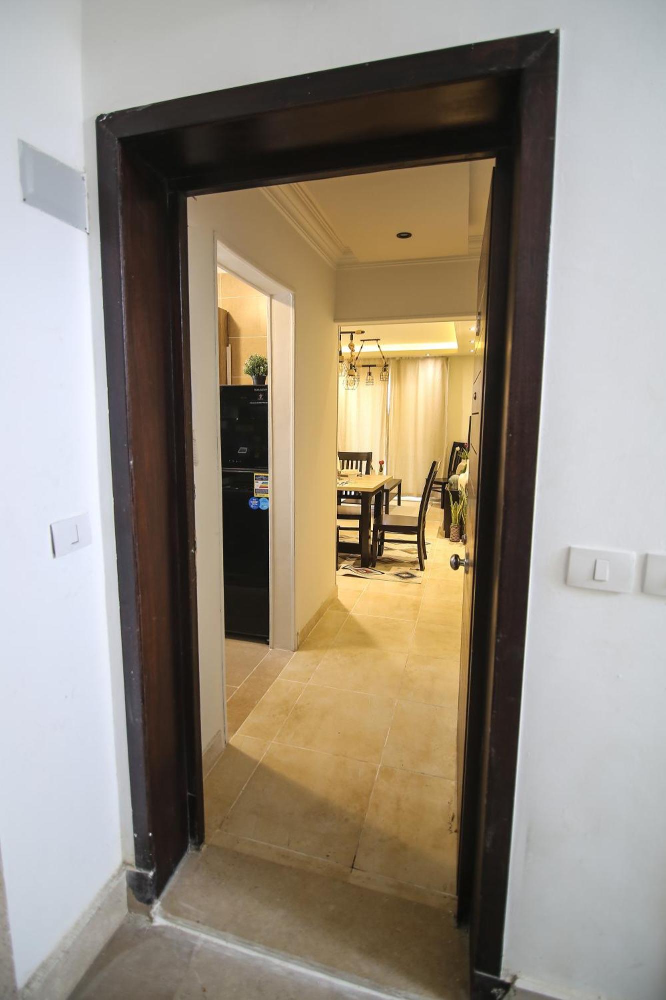 The Clay - 2br Artistic Yet Modern Loft Located Strategically Near Shopping Centre And Market Appartement Le Caire