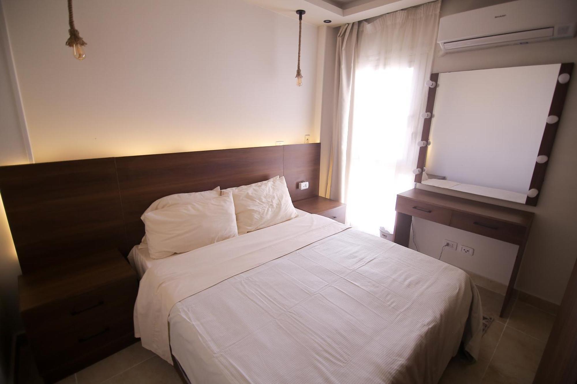 The Clay - 2br Artistic Yet Modern Loft Located Strategically Near Shopping Centre And Market Appartement Le Caire