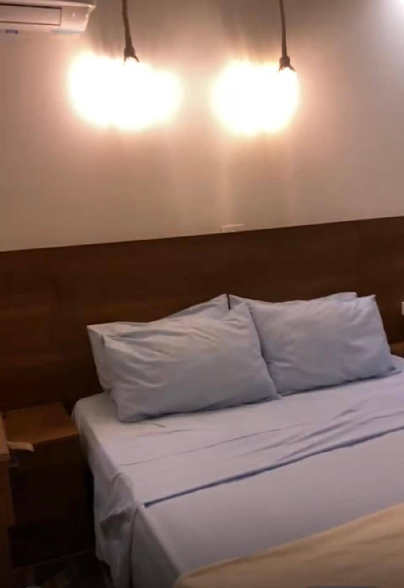 The Clay - 2br Artistic Yet Modern Loft Located Strategically Near Shopping Centre And Market Appartement Le Caire